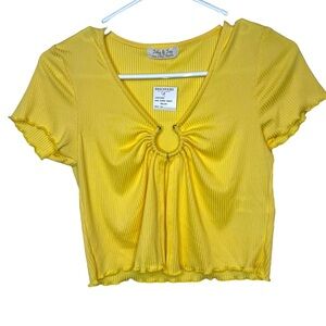 Discovery NWT yellow ribbed silver ring cropped t_shirt size M